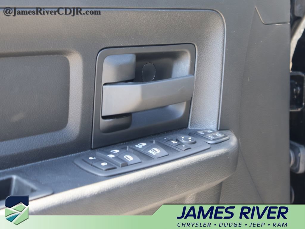 Used 2024 RAM 2500 Tradesman w/ Chrome Appearance Group image 21