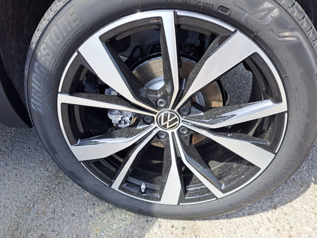 New 2026 Volkswagen Atlas Cross Sport SEL Premium R-Line image 16