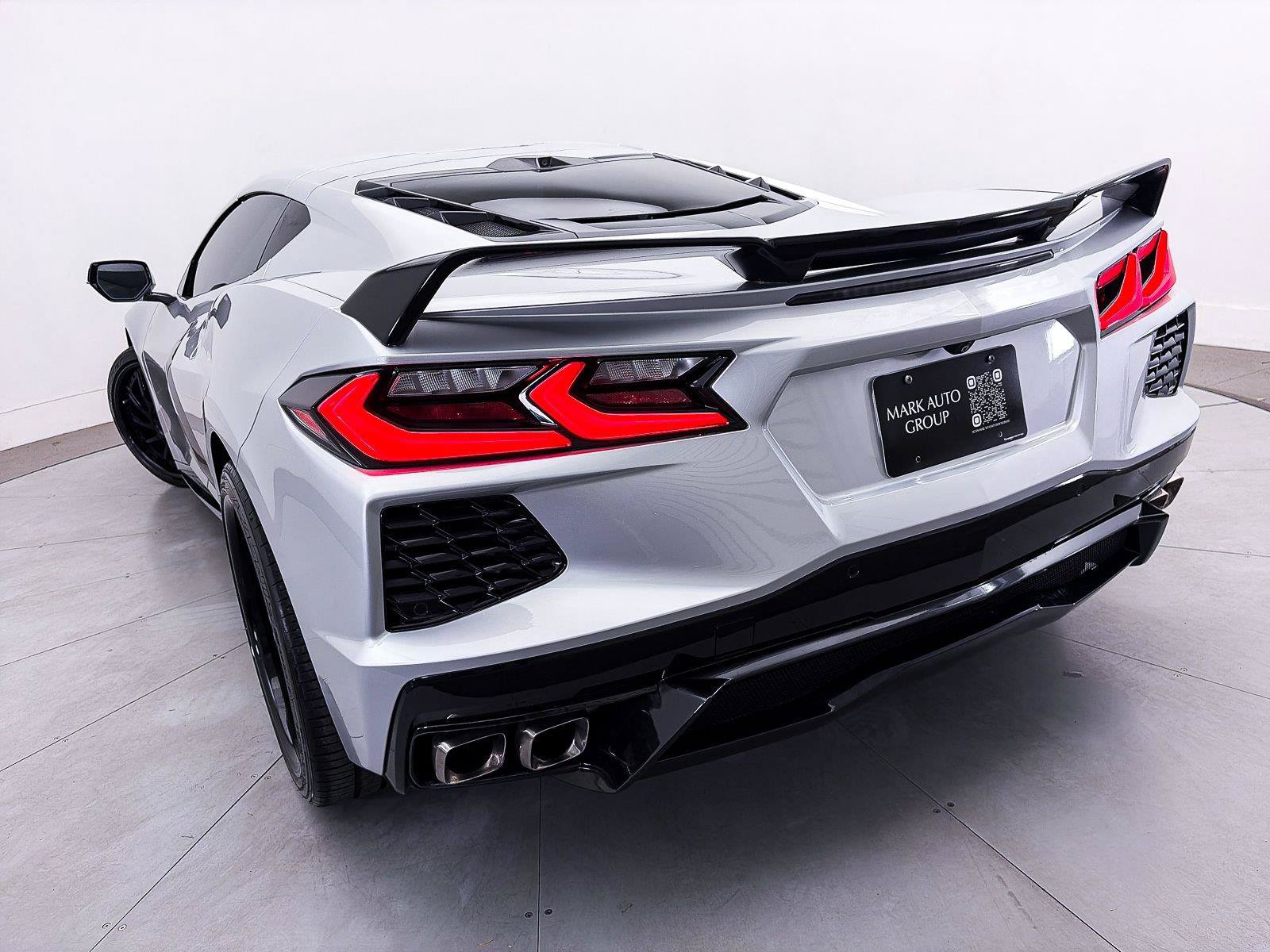 Used 2020 Chevrolet Corvette Stingray Preferred Cpe w/ 2LT Preferred Equipment Group RWD image 4