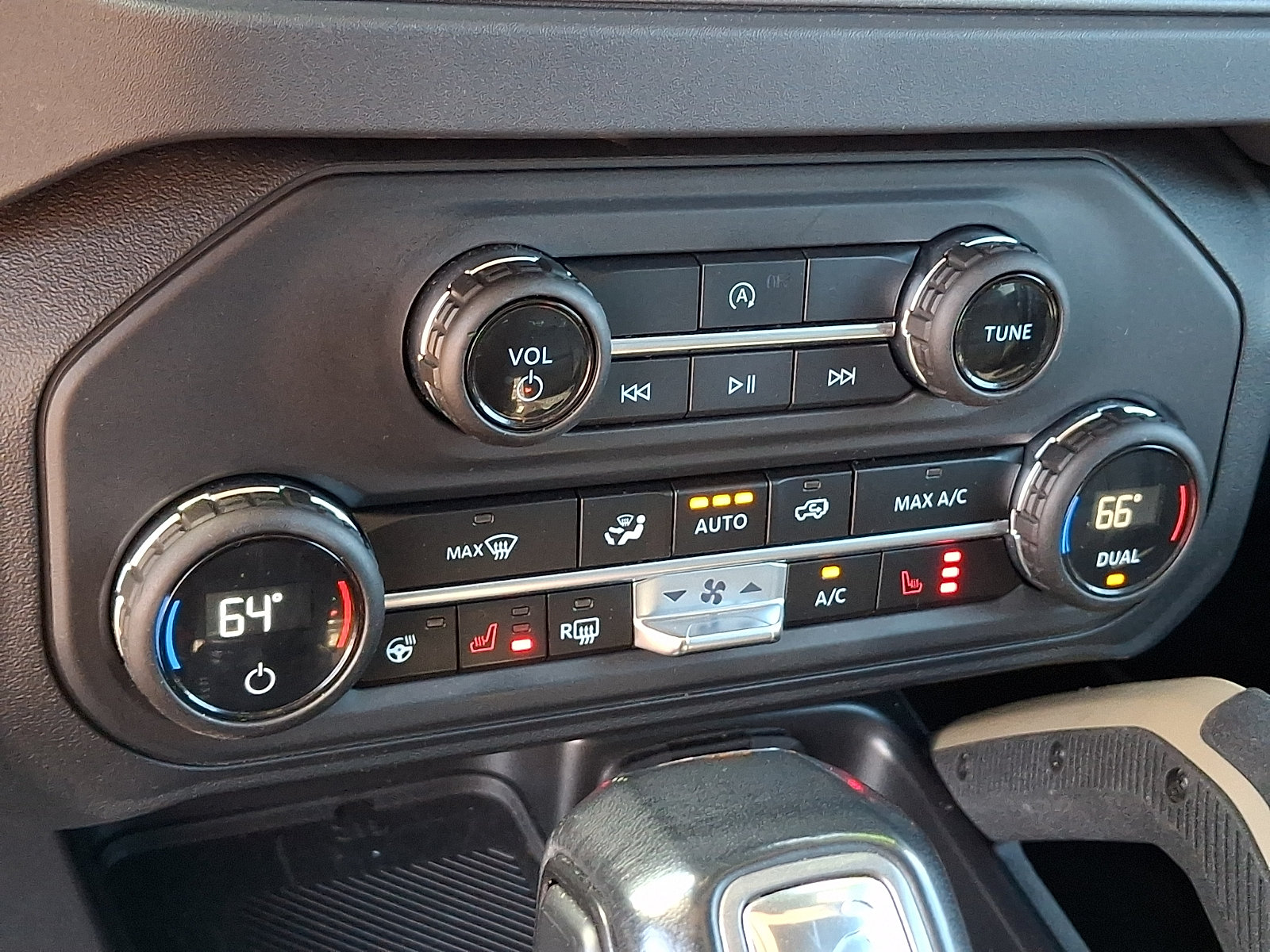 Used 2025 Ford Bronco Badlands AWD/4WD image 16