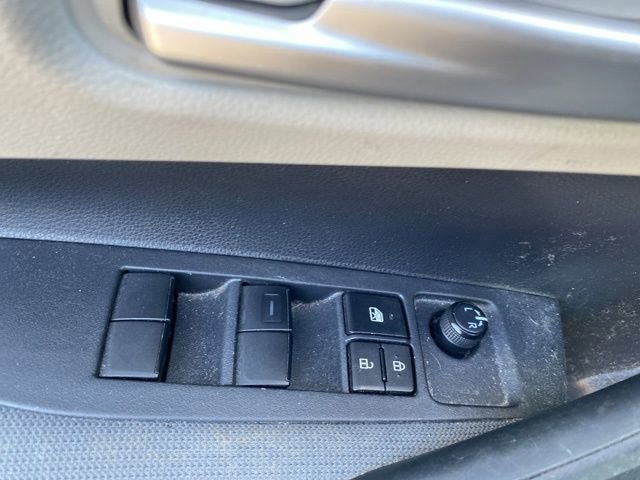 Used 2021 Toyota Corolla LE image 11