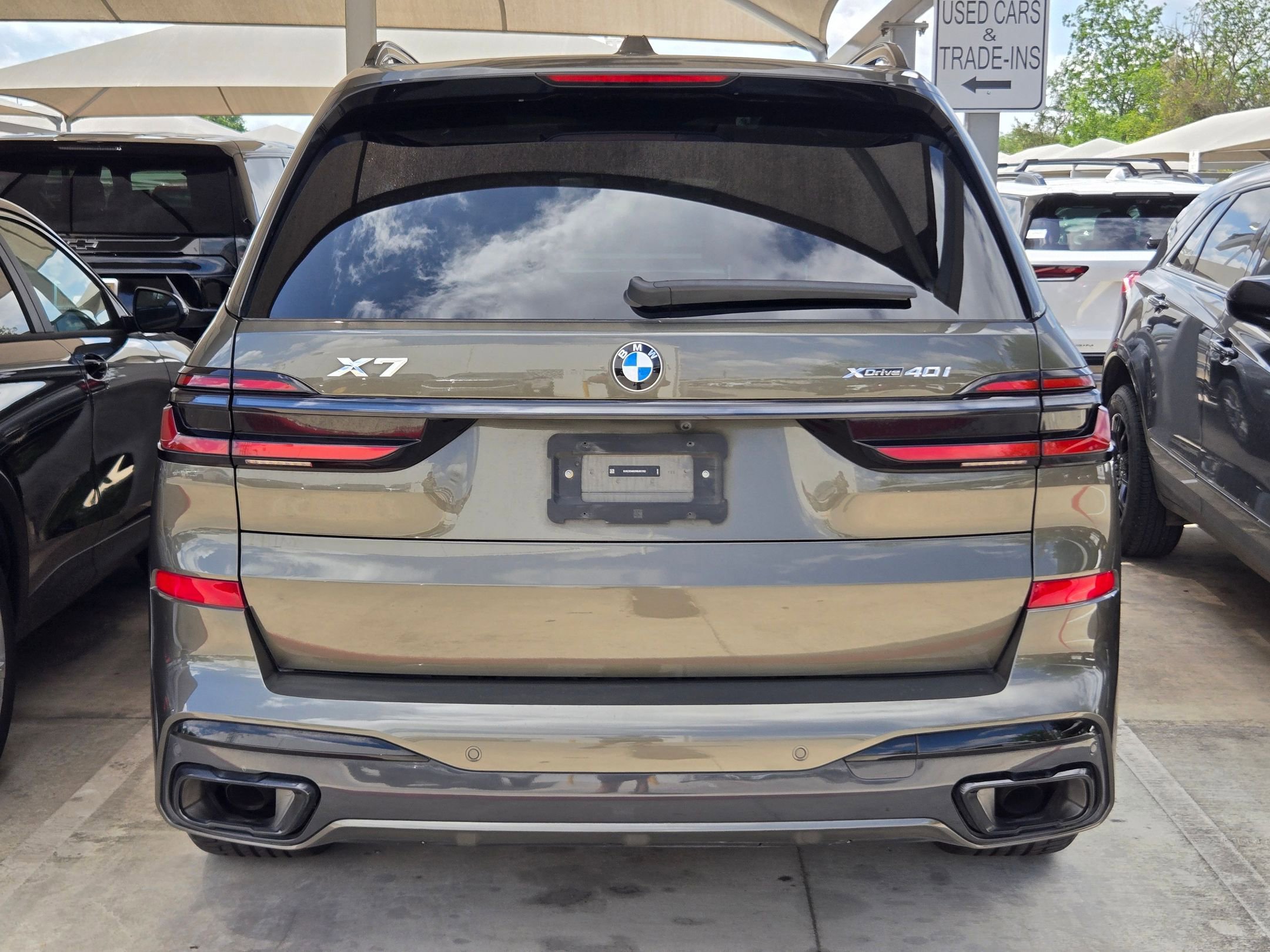Used 2024 BMW X7 xDrive40i w/ M Sport Package AWD/4WD image 5