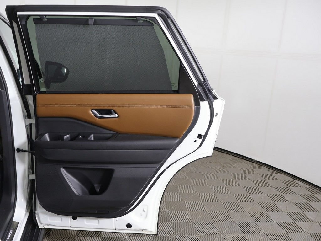 Used 2024 Nissan Pathfinder Platinum w/ Lighting Package (N93) AWD/4WD image 26