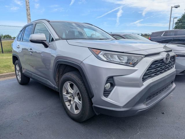 Used 2020 Toyota RAV4 XLE FWD image 2
