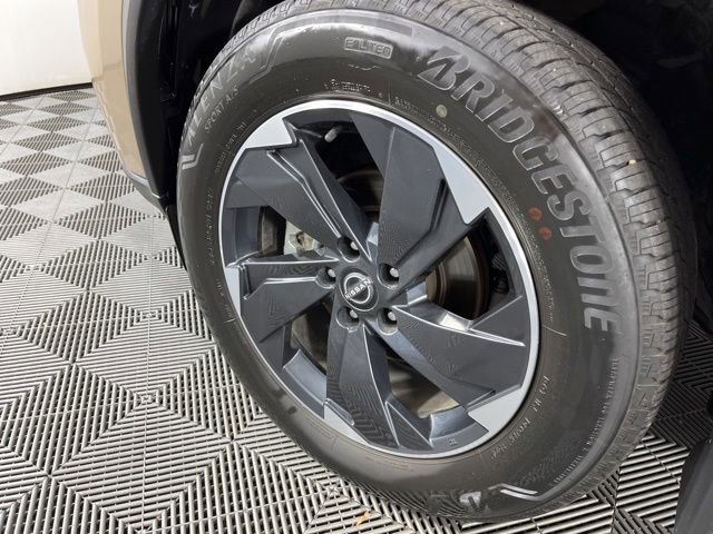 Used 2024 Nissan Rogue SV w/ SV Premium Package FWD image 14