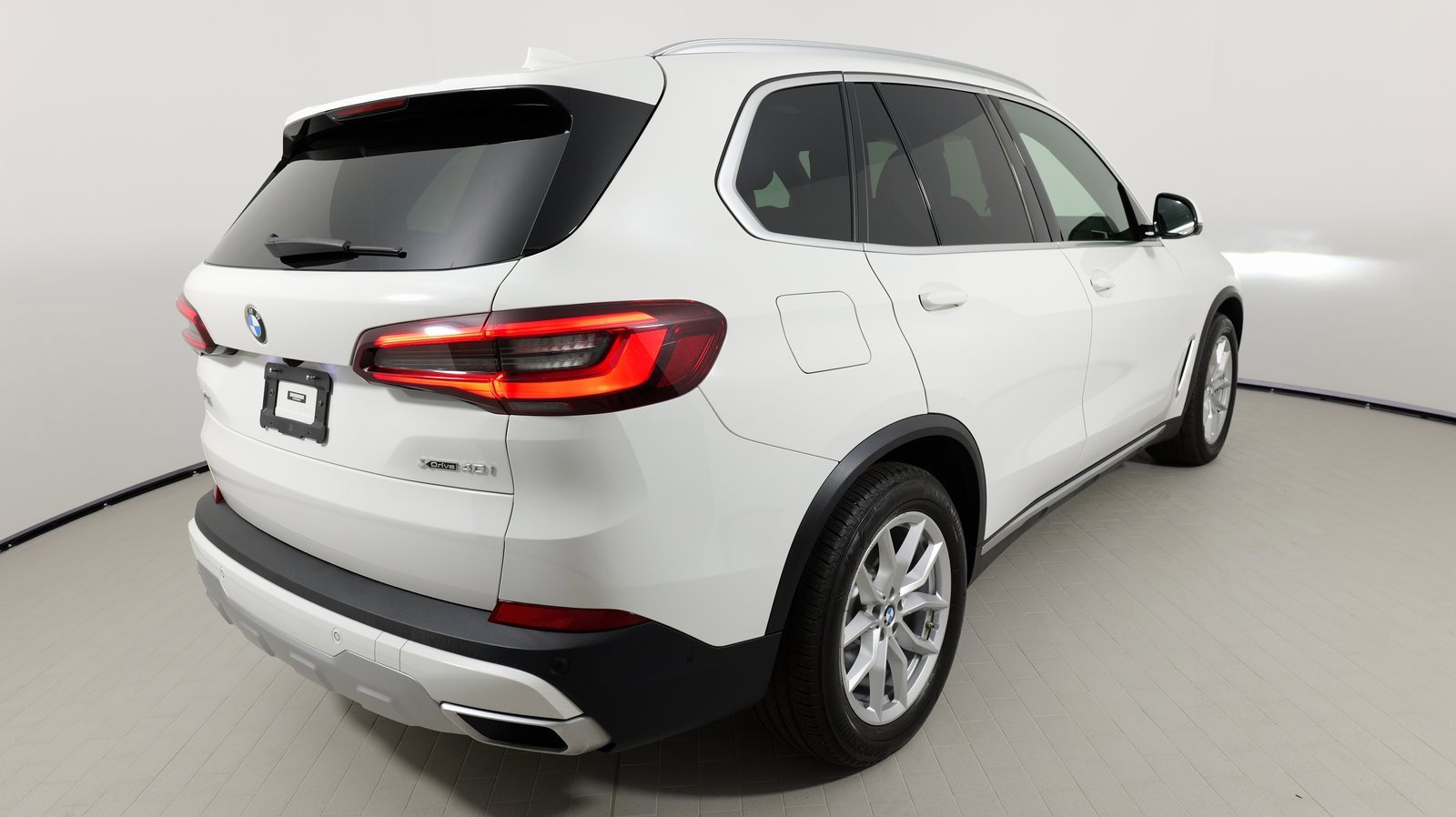 Used 2022 BMW X5 xDrive40i w/ Parking Assistance Package image 10