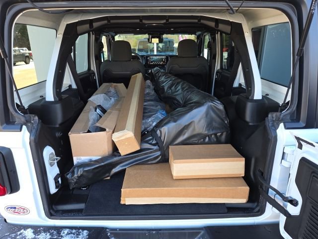 Used 2024 Jeep Wrangler Unlimited Rubicon w/ XTREMEE 35" Tire Package image 23