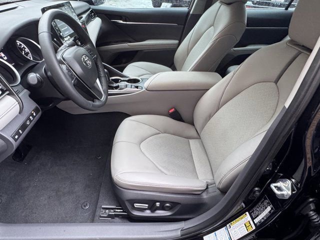 Used 2024 Toyota Camry XLE w/ Cold Weather Package image 21