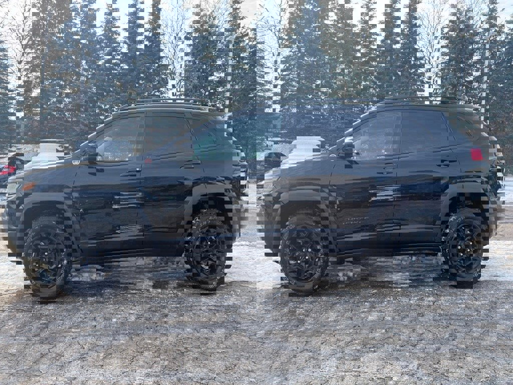 Used 2022 Jeep Cherokee Trailhawk w/ Premium Leather Package image 7