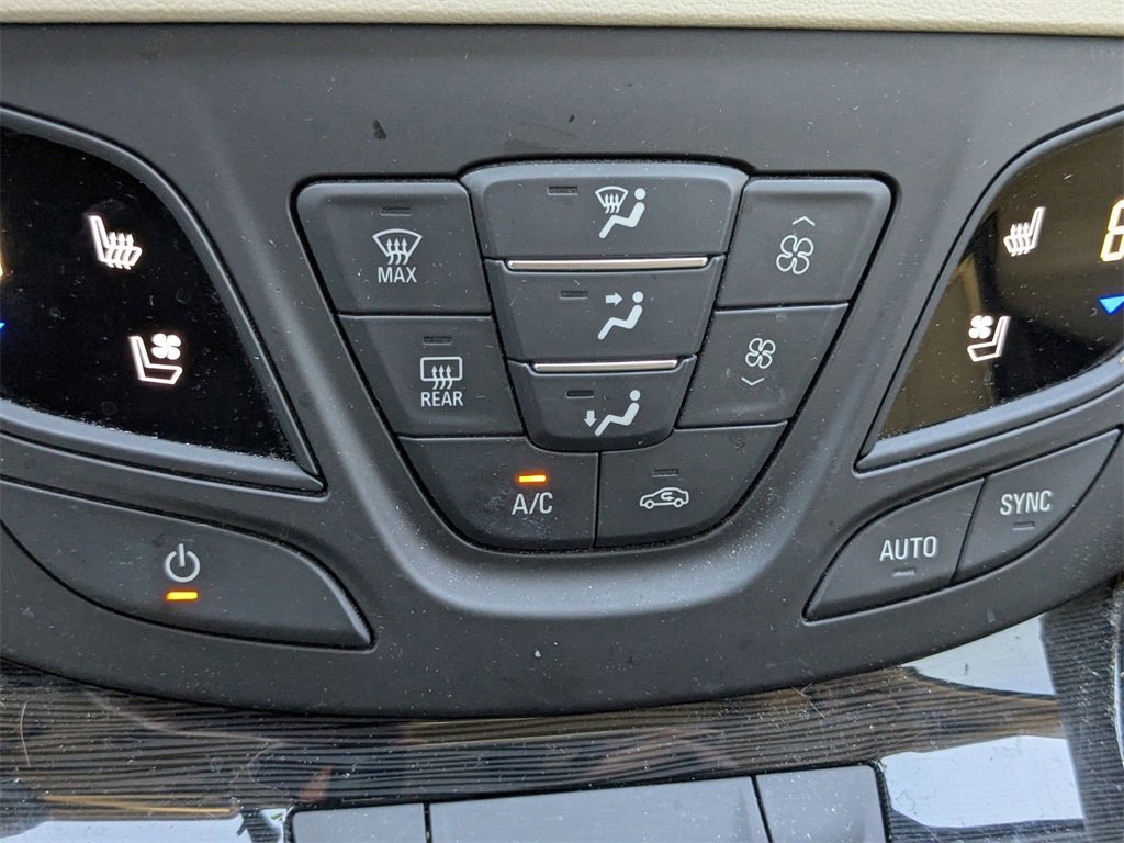 Used 2018 Buick Envision Premium w/ Driver Confidence Package image 24