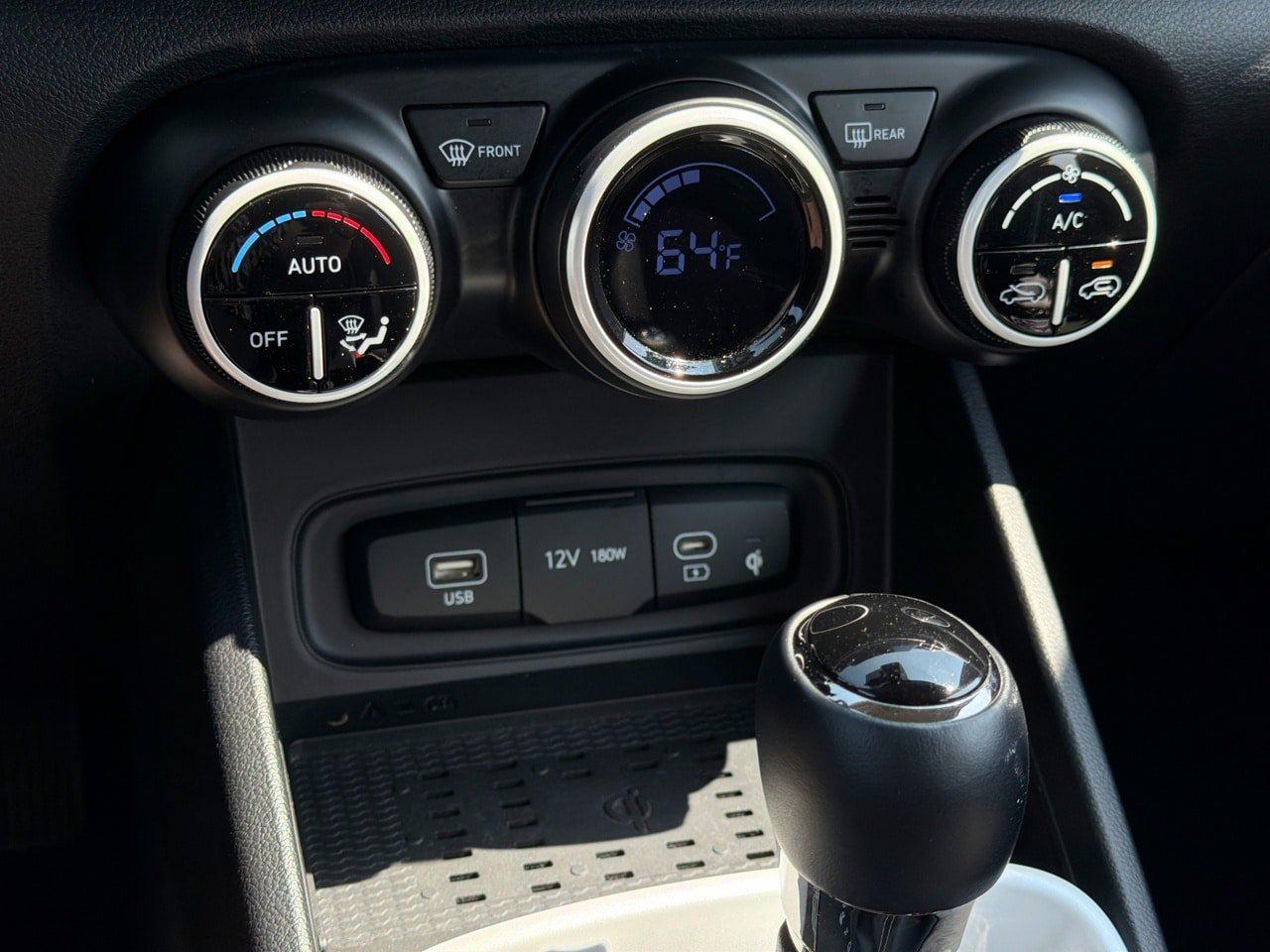 Certified 2024 Hyundai Venue Limited FWD image 24