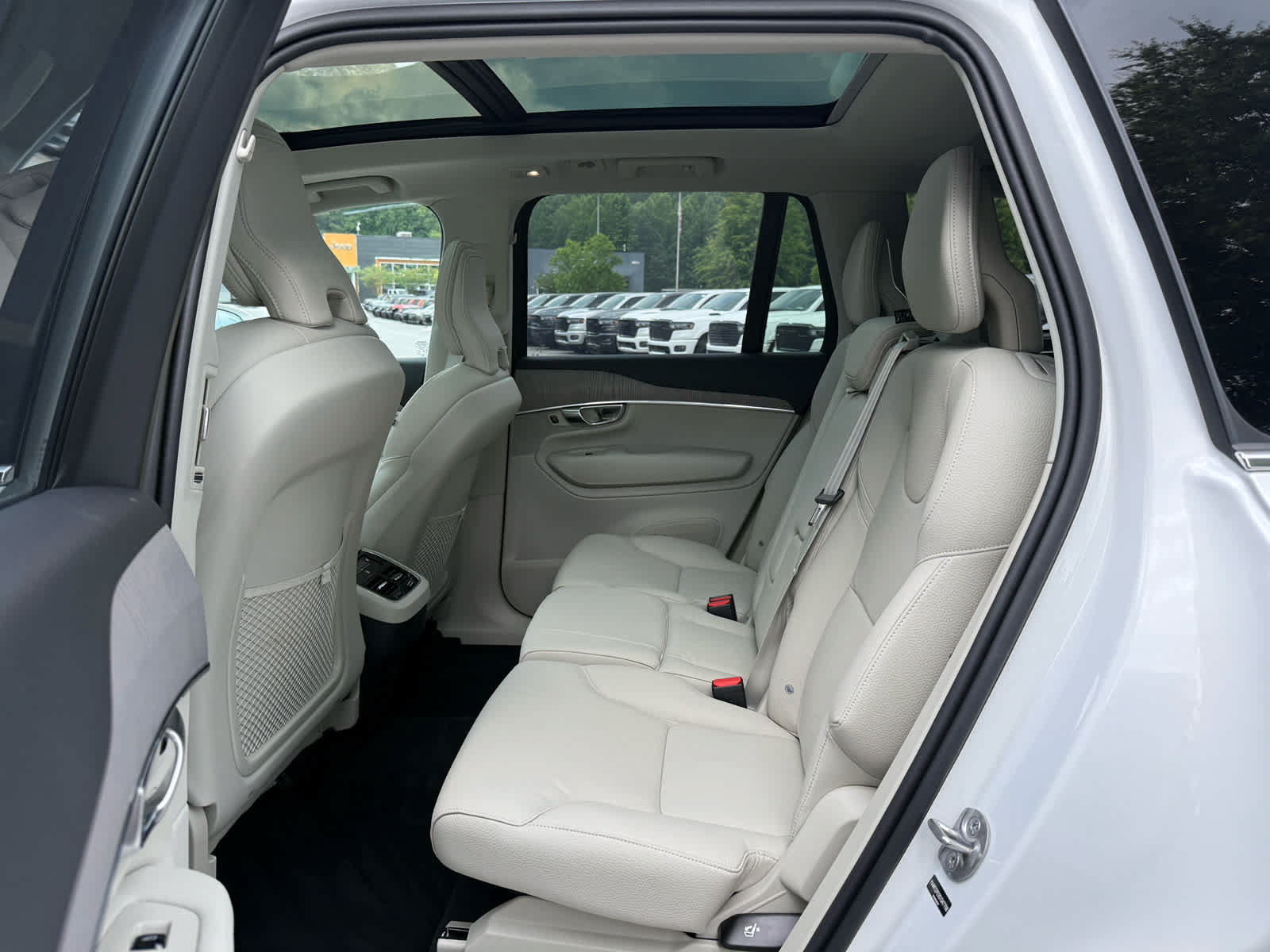 Used 2025 Volvo XC90 B5 Plus w/ Protection Package Premier AWD/4WD image 24