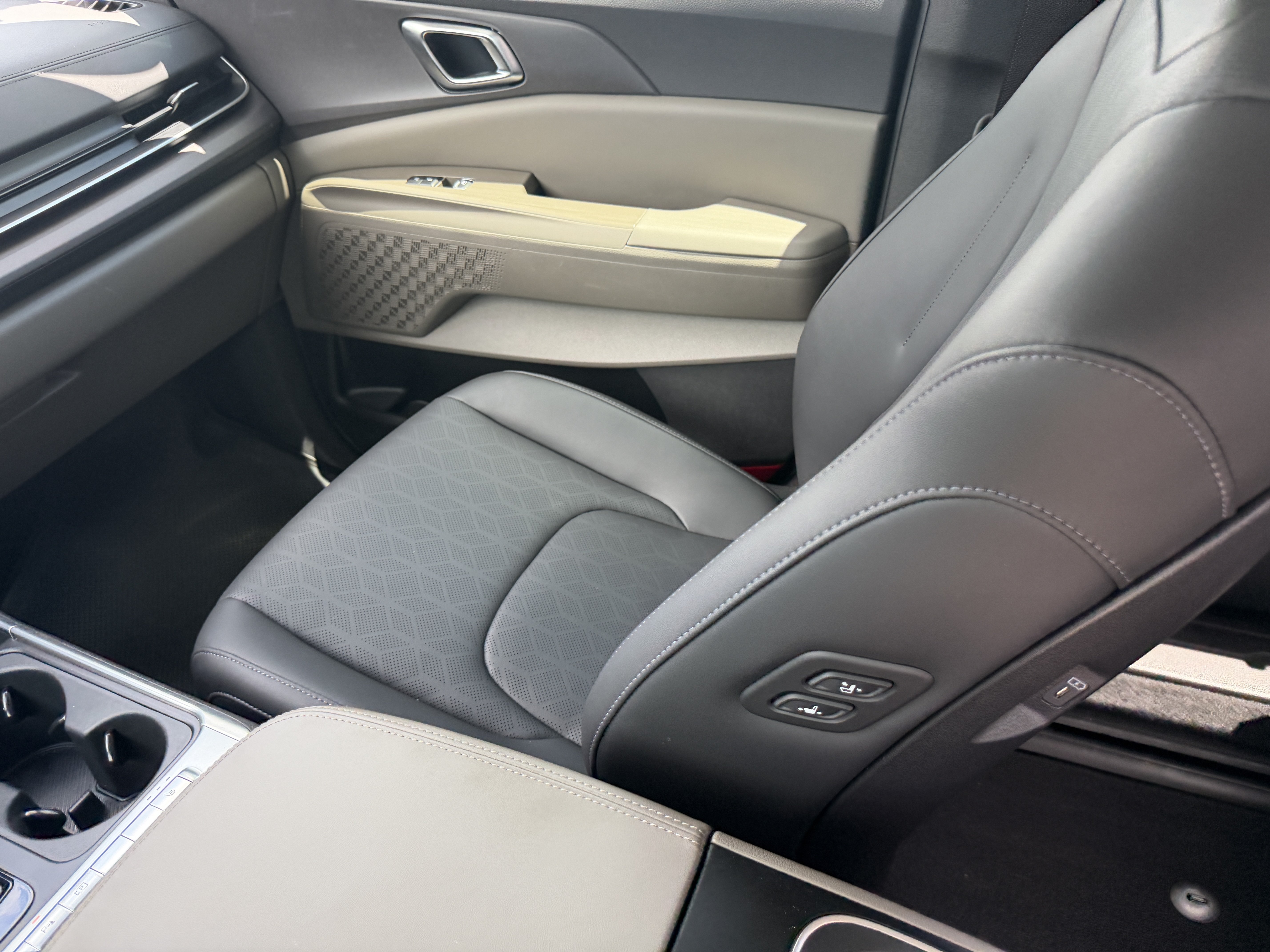 Certified 2025 Kia Carnival EX FWD image 13
