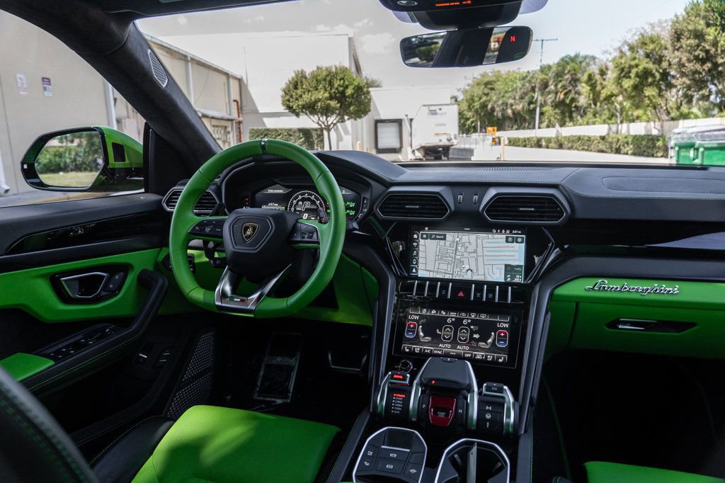 Used 2022 Lamborghini Urus AWD/4WD image 21