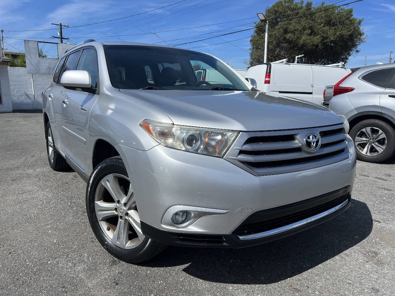 Used 2012 Toyota Highlander Limited w/ Tow Pkg image 1
