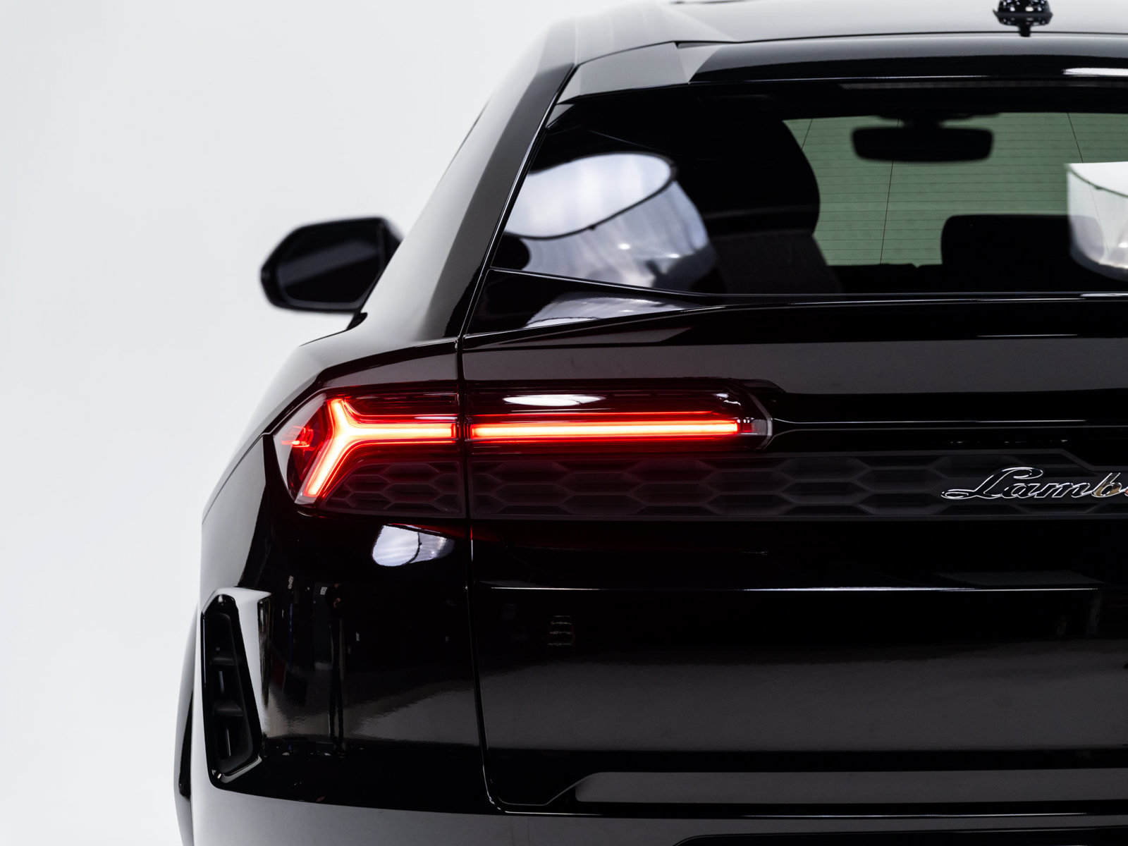 Used 2025 Lamborghini Urus SE AWD/4WD image 92