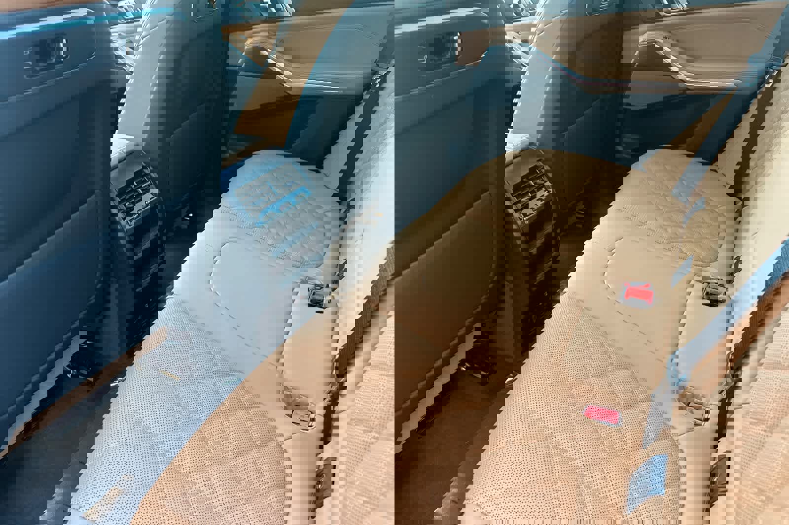 Used 2026 BMW X5 xDrive50e image 4