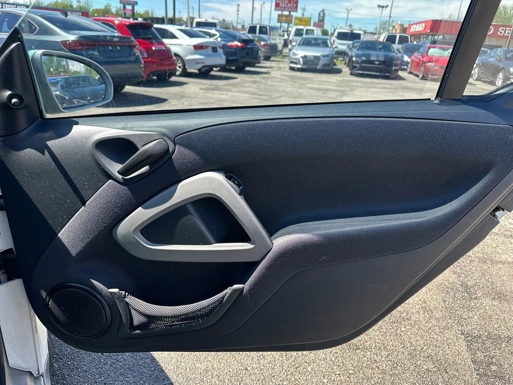 Used 2015 smart fortwo pure image 13
