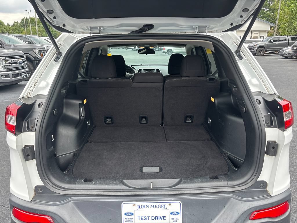 Used 2016 Jeep Cherokee Latitude FWD image 19