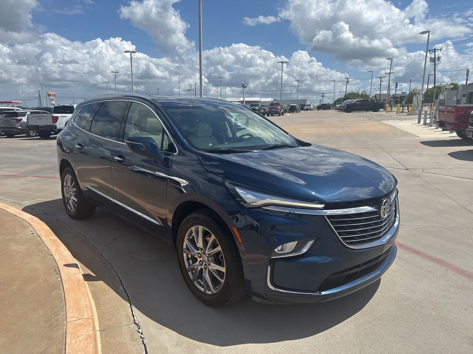 Used 2023 Buick Enclave Essence w/ Experience Buick Package image 3