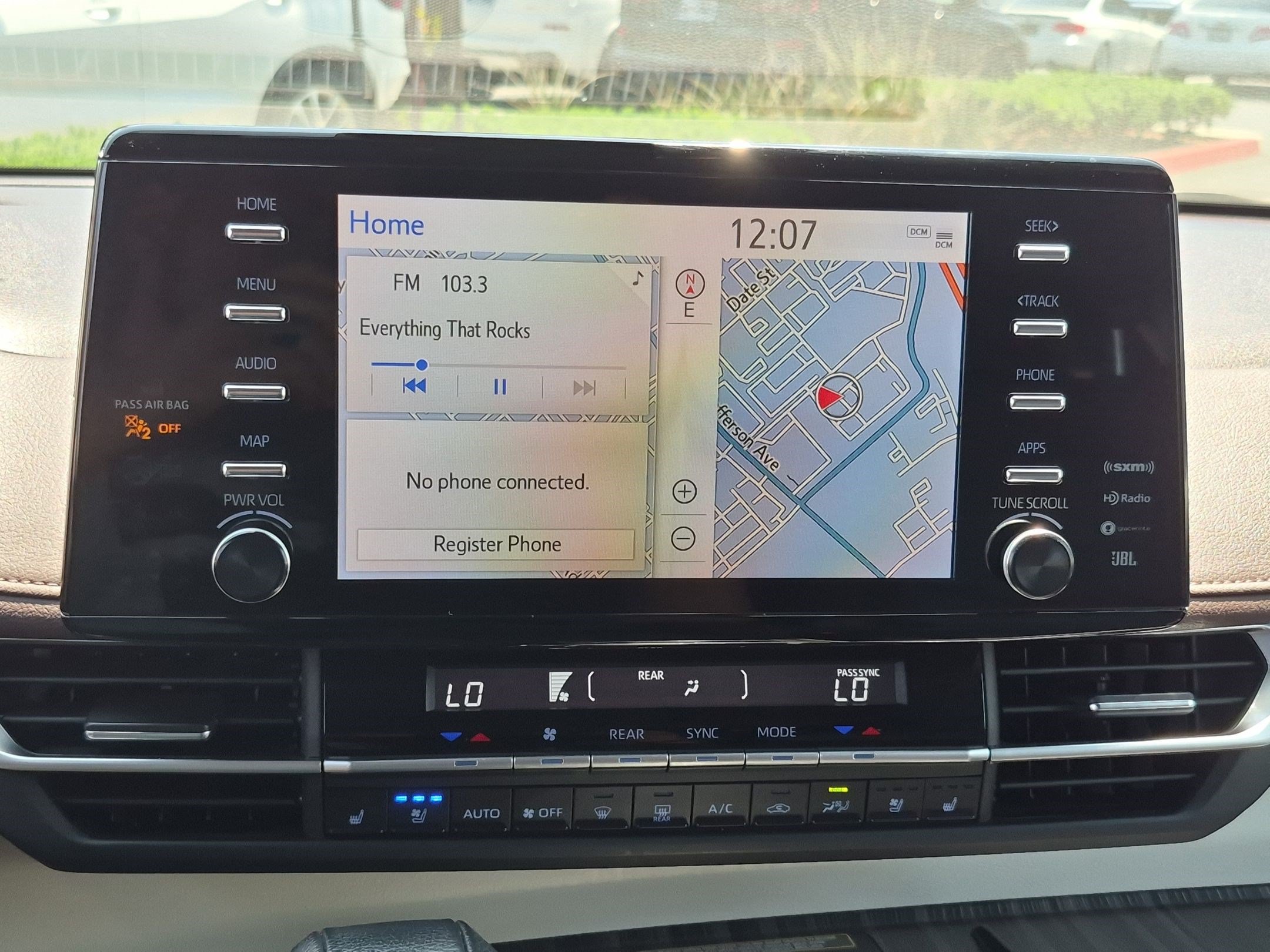 Used 2024 Toyota Sienna Platinum FWD image 23
