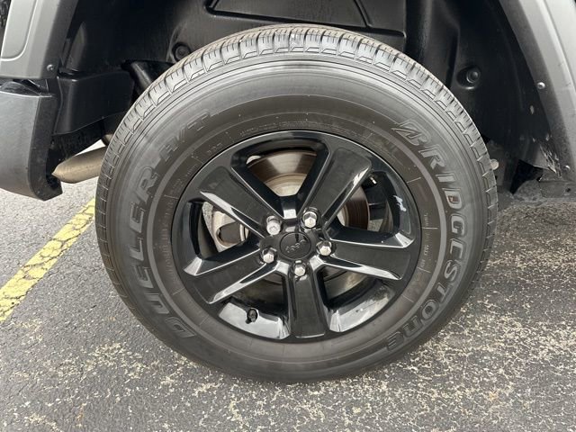 Used 2023 Jeep Wrangler Sport image 27