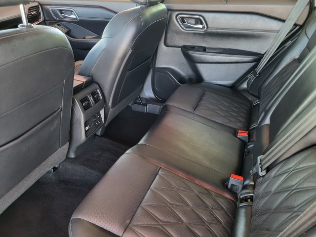 Certified 2023 Nissan Rogue Platinum w/ Platinum Premium Package FWD image 30
