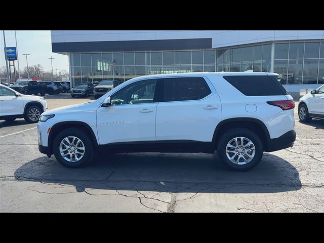 Certified 2023 Chevrolet Traverse LS w/ Safety Package FWD image 5