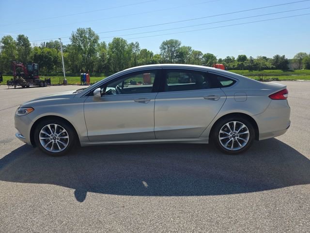Used 2017 Ford Fusion SE w/ Fusion SE Technology Package FWD image 10