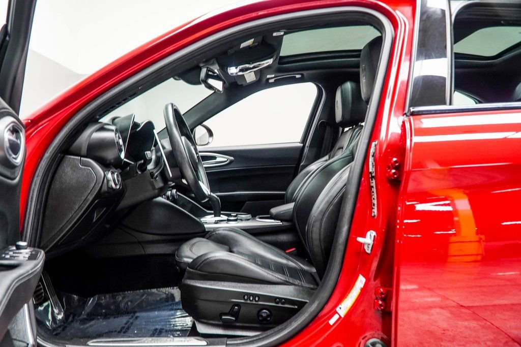 Used 2023 Alfa Romeo Giulia Veloce image 37