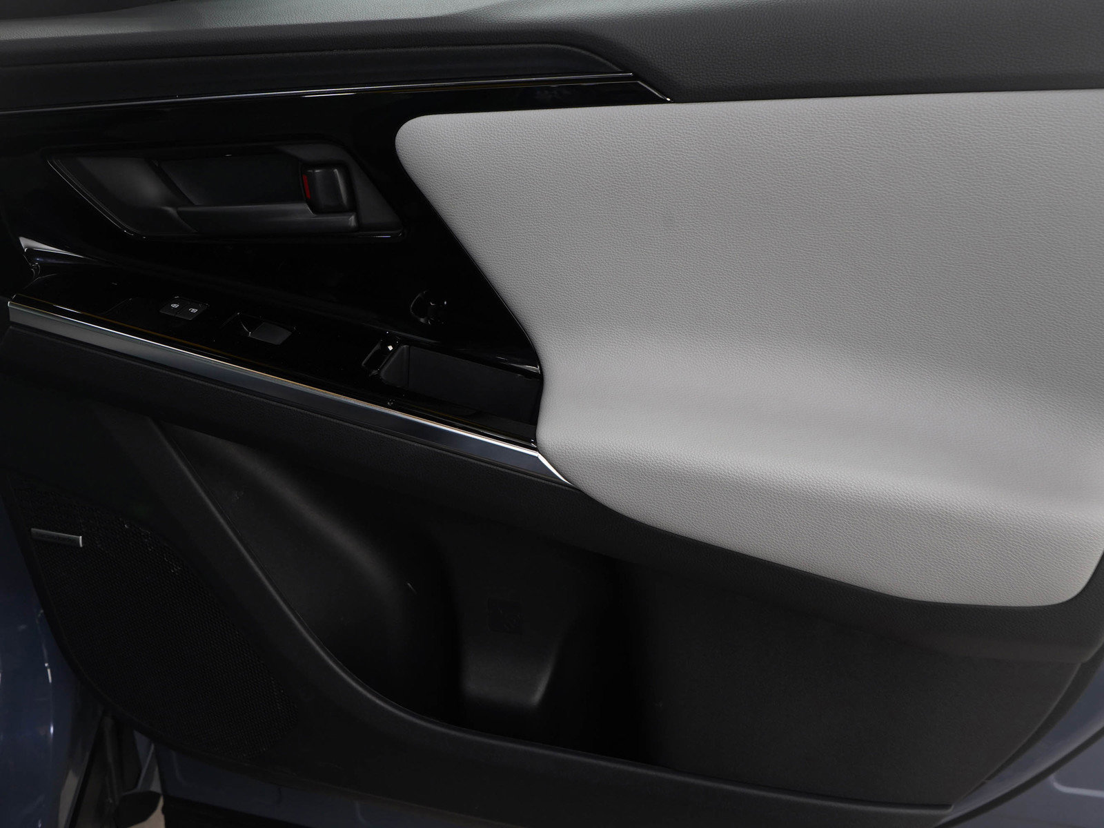 Used 2023 Subaru Solterra AWD image 9