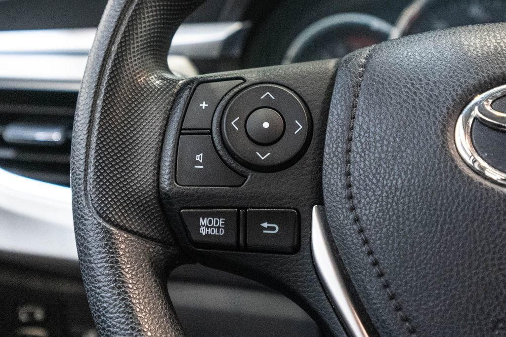 Used 2016 Toyota Corolla LE FWD image 18