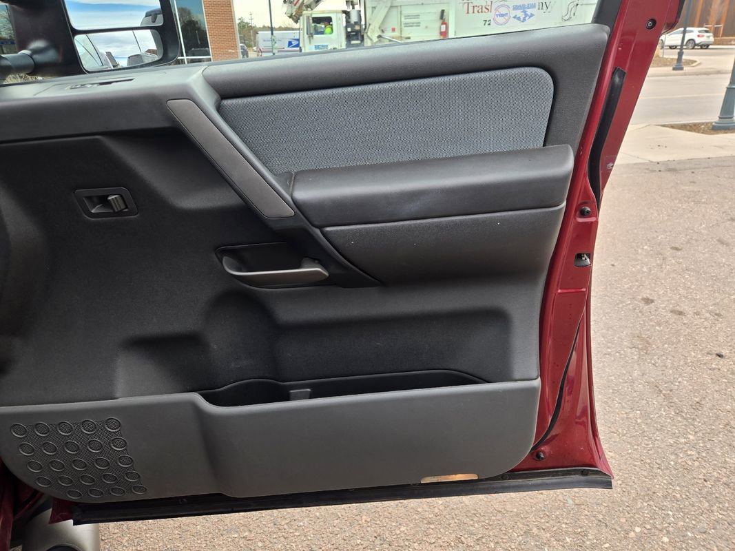 Used 2005 Nissan Titan SE image 22