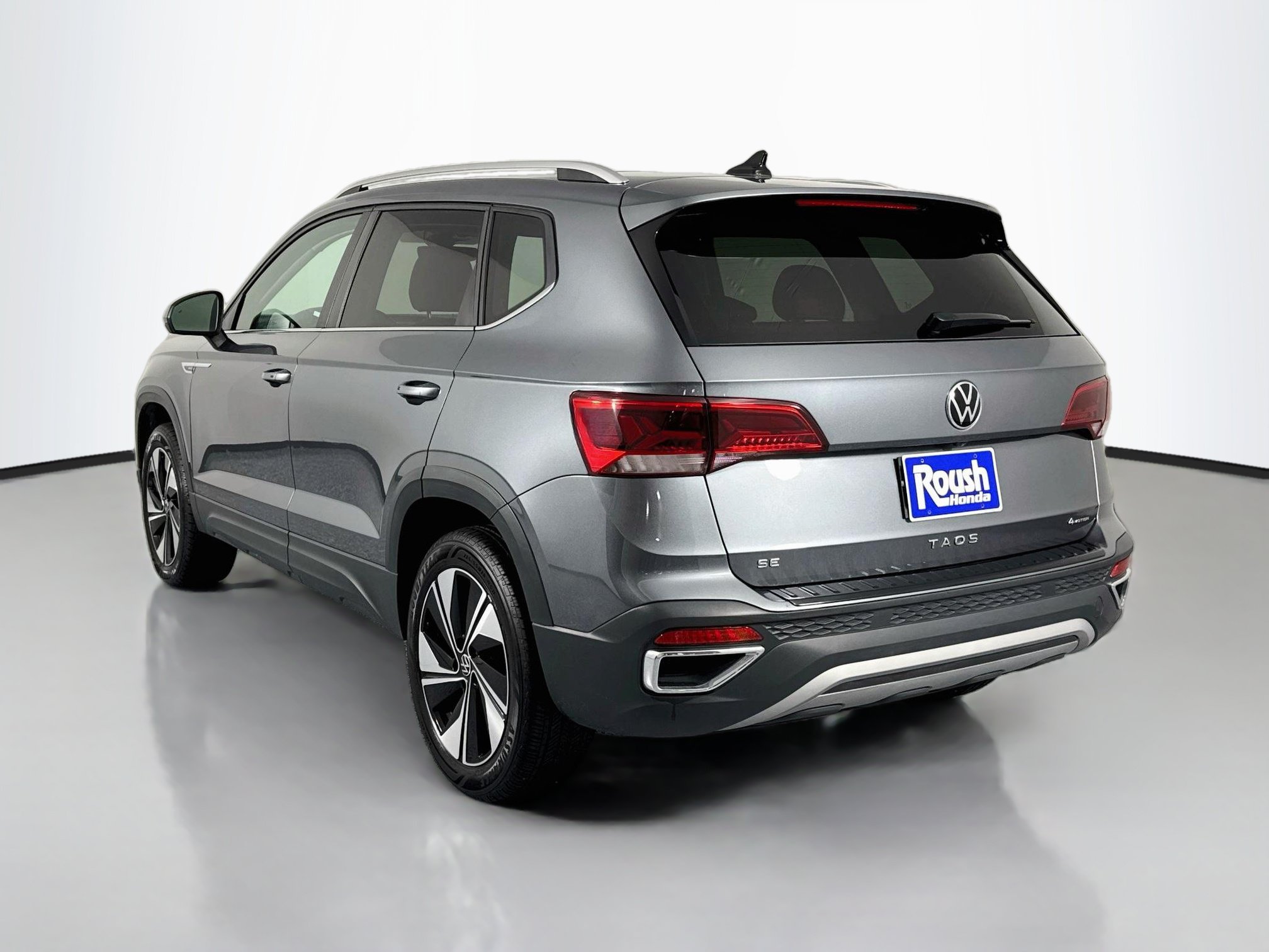 Used 2024 Volkswagen Taos SE AWD/4WD image 7