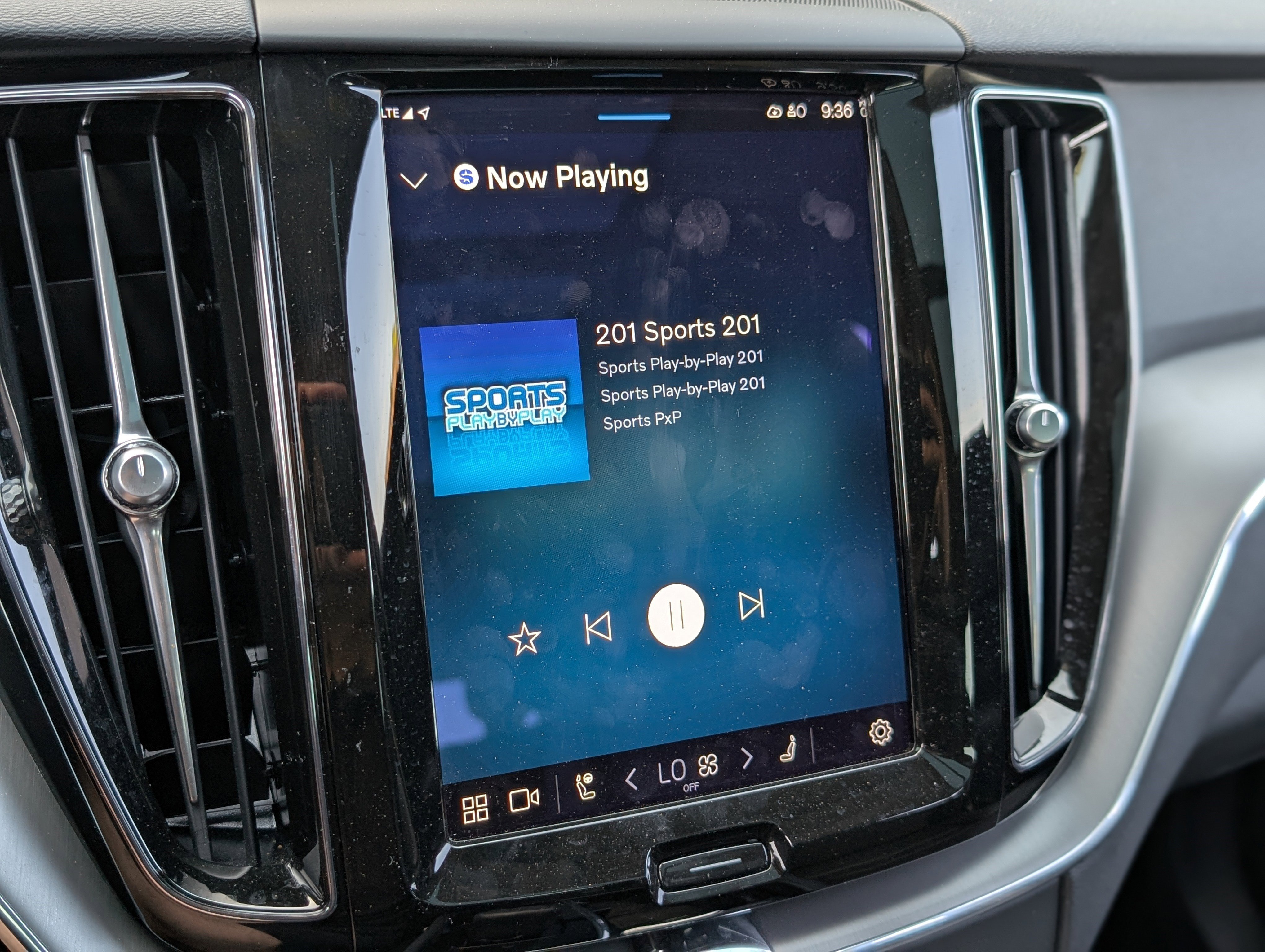 Used 2023 Volvo XC60 T8 Core image 30