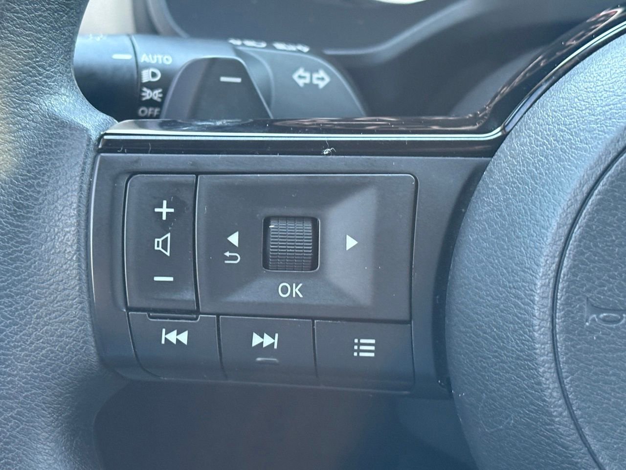 Certified 2023 Nissan Rogue SV image 15
