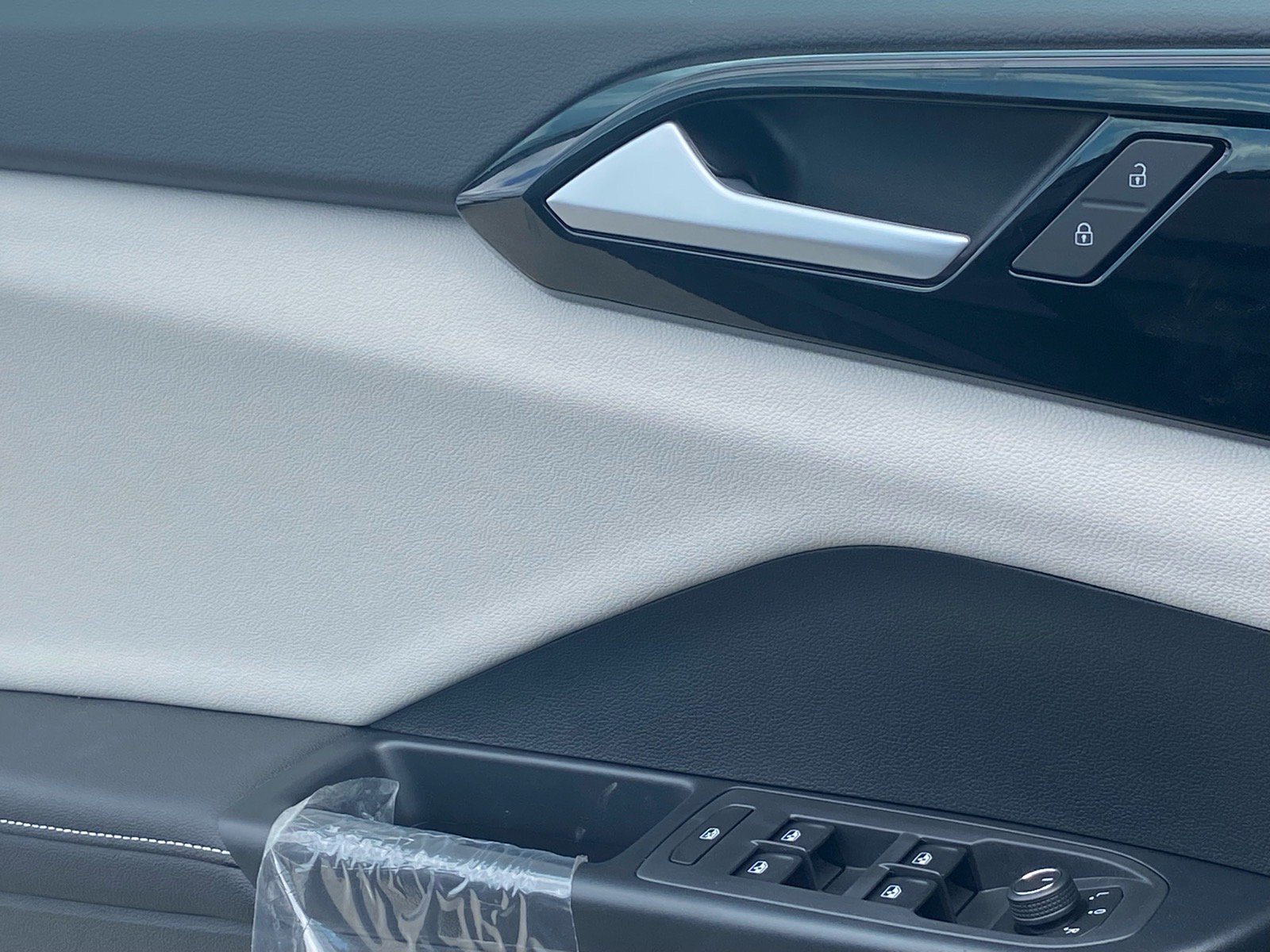 New 2026 Volkswagen Taos S FWD image 9