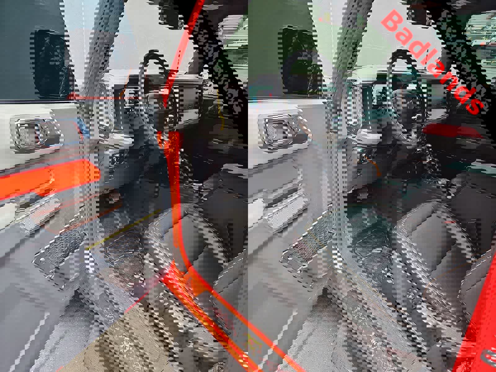 Used 2023 Ford Bronco Badlands image 10