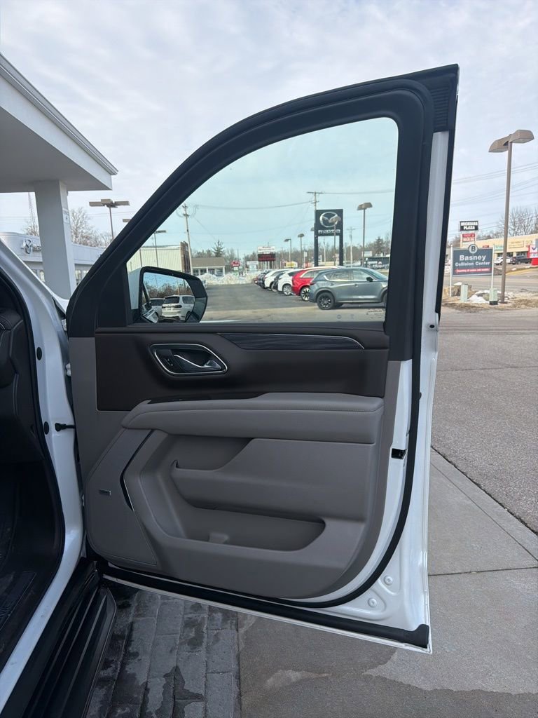 Used 2023 GMC Yukon SLT w/ SLT Luxury Package image 22