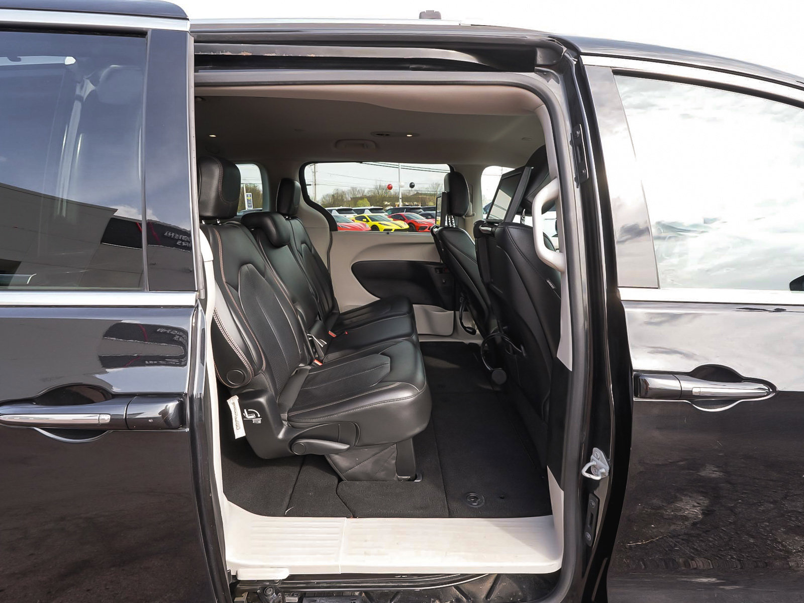 Used 2017 Chrysler Pacifica Touring-L Plus FWD image 13