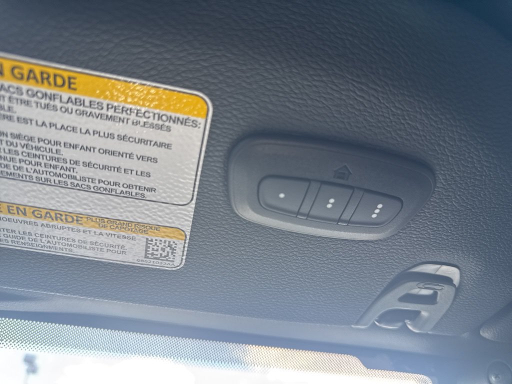Used 2025 Jeep Wrangler Unlimited Sahara AWD/4WD image 28