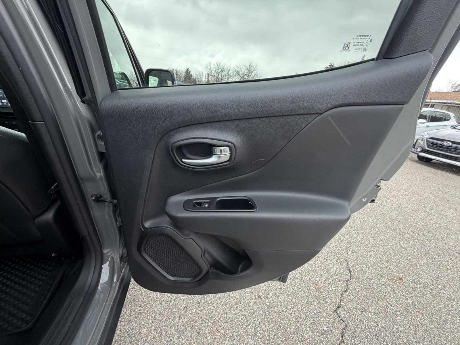 Used 2020 Jeep Renegade Limited image 28