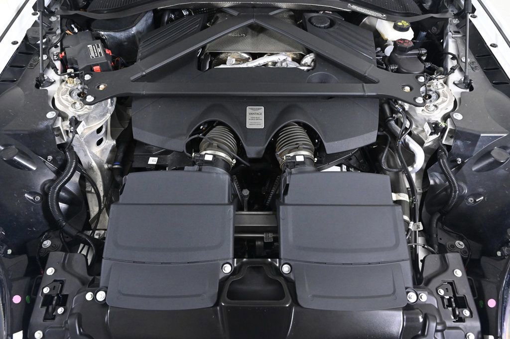 Used 2025 Aston Martin V8 Vantage Coupe image 26