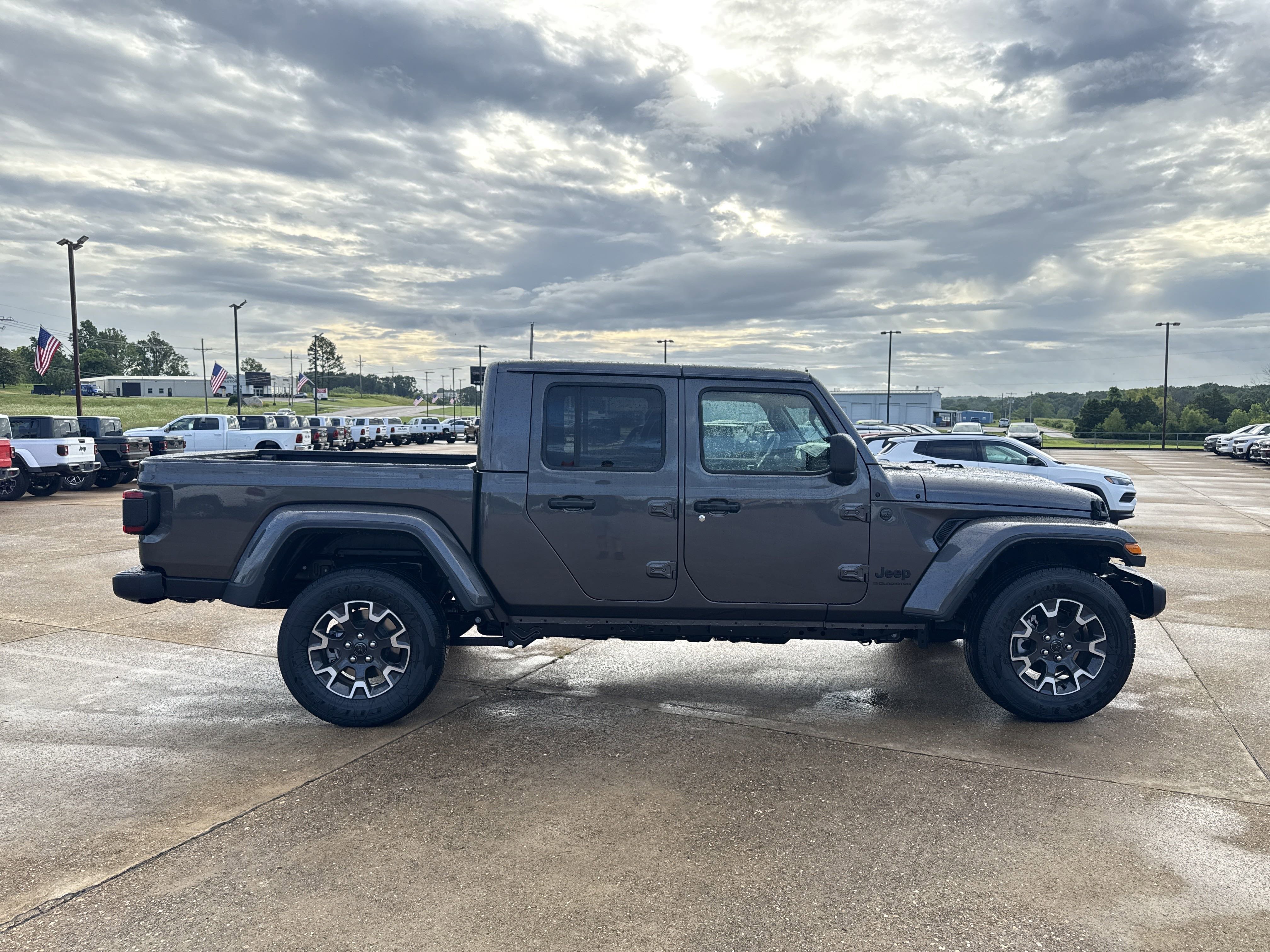 New 2025 Jeep Gladiator Sport w/ Premium Package image 11