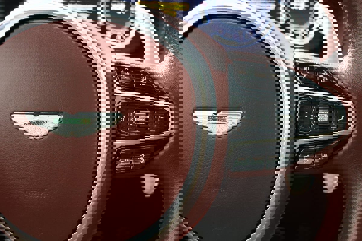 Used 2021 Aston Martin DBX image 28