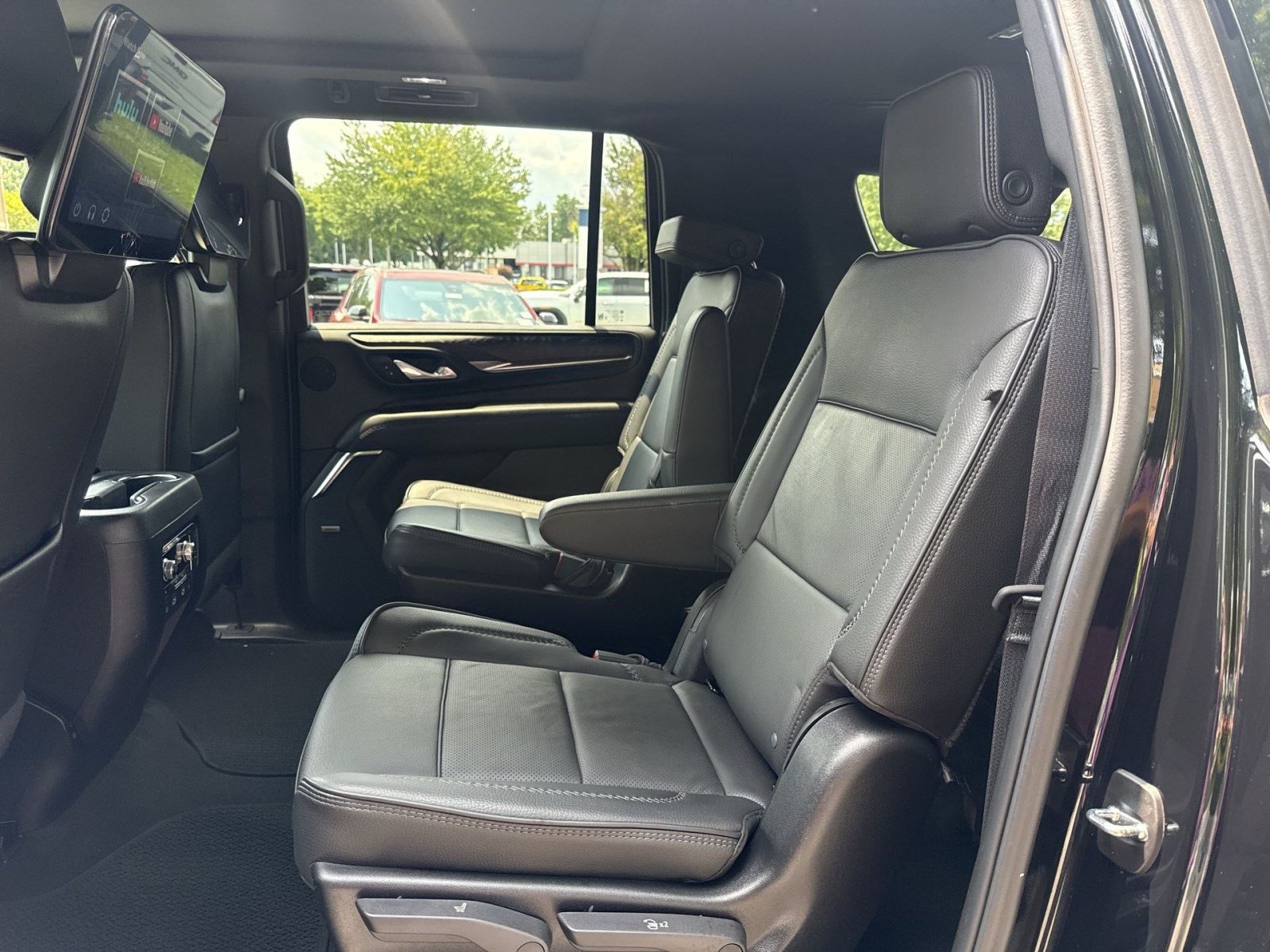 Used 2024 GMC Yukon XL Denali w/ Denali Reserve Package AWD/4WD image 24