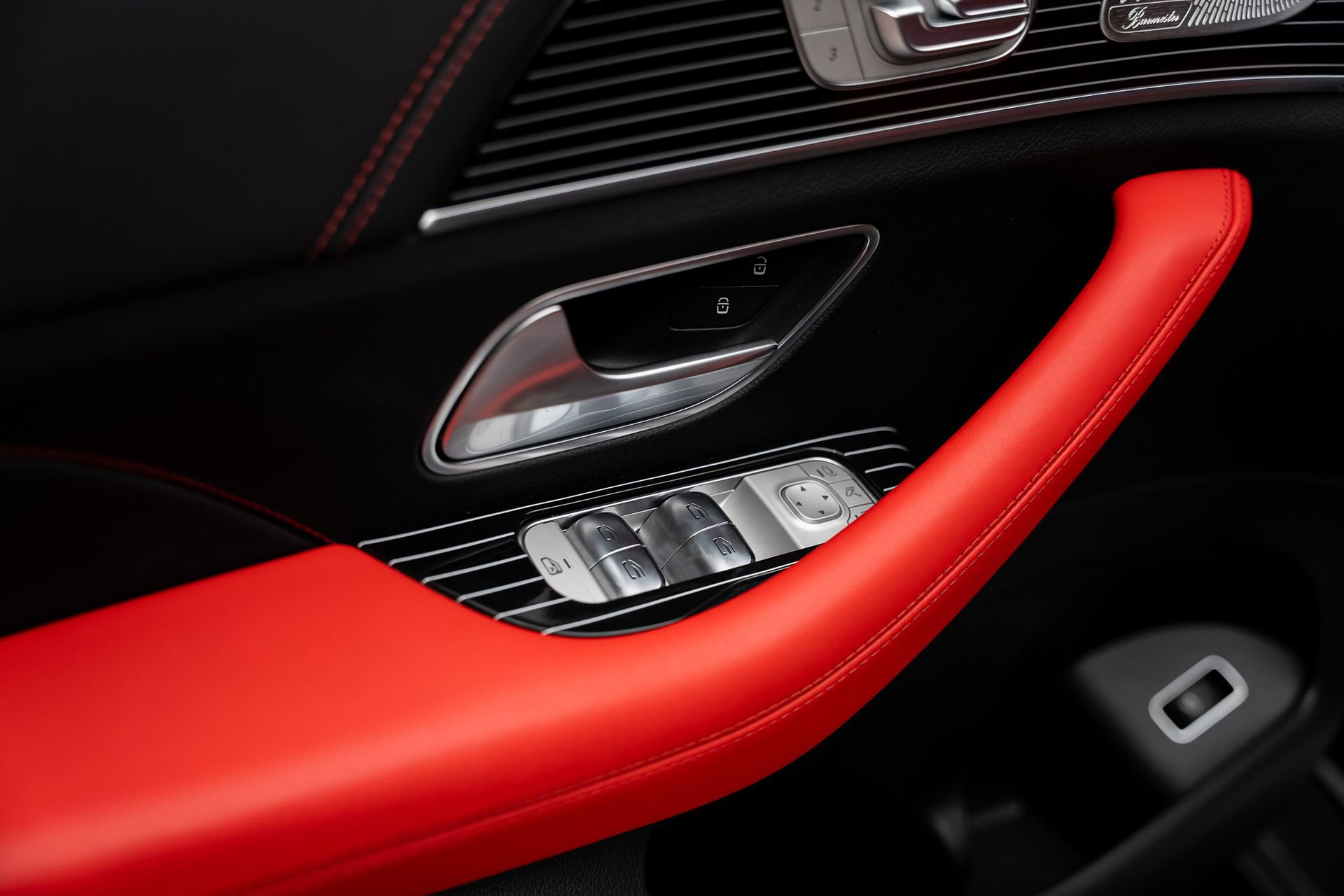 Used 2025 Mercedes-Benz GLE 53 AMG 4MATIC Coupe w/ AMG Night Package image 64