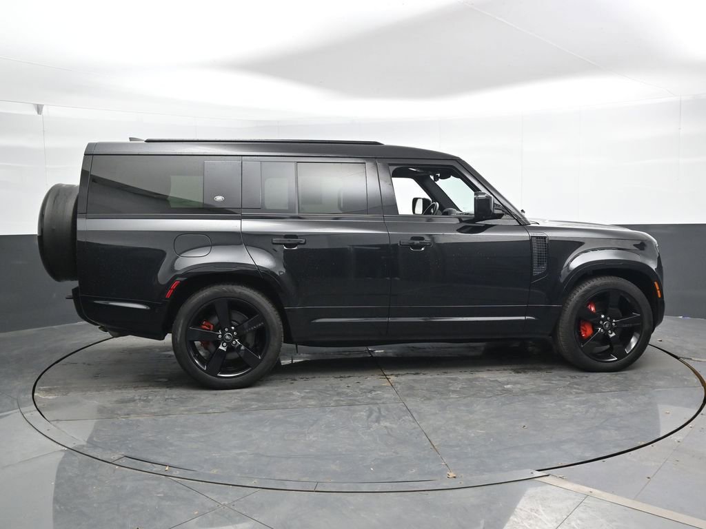 Used 2024 Land Rover Defender 130 X-Dynamic SE image 5