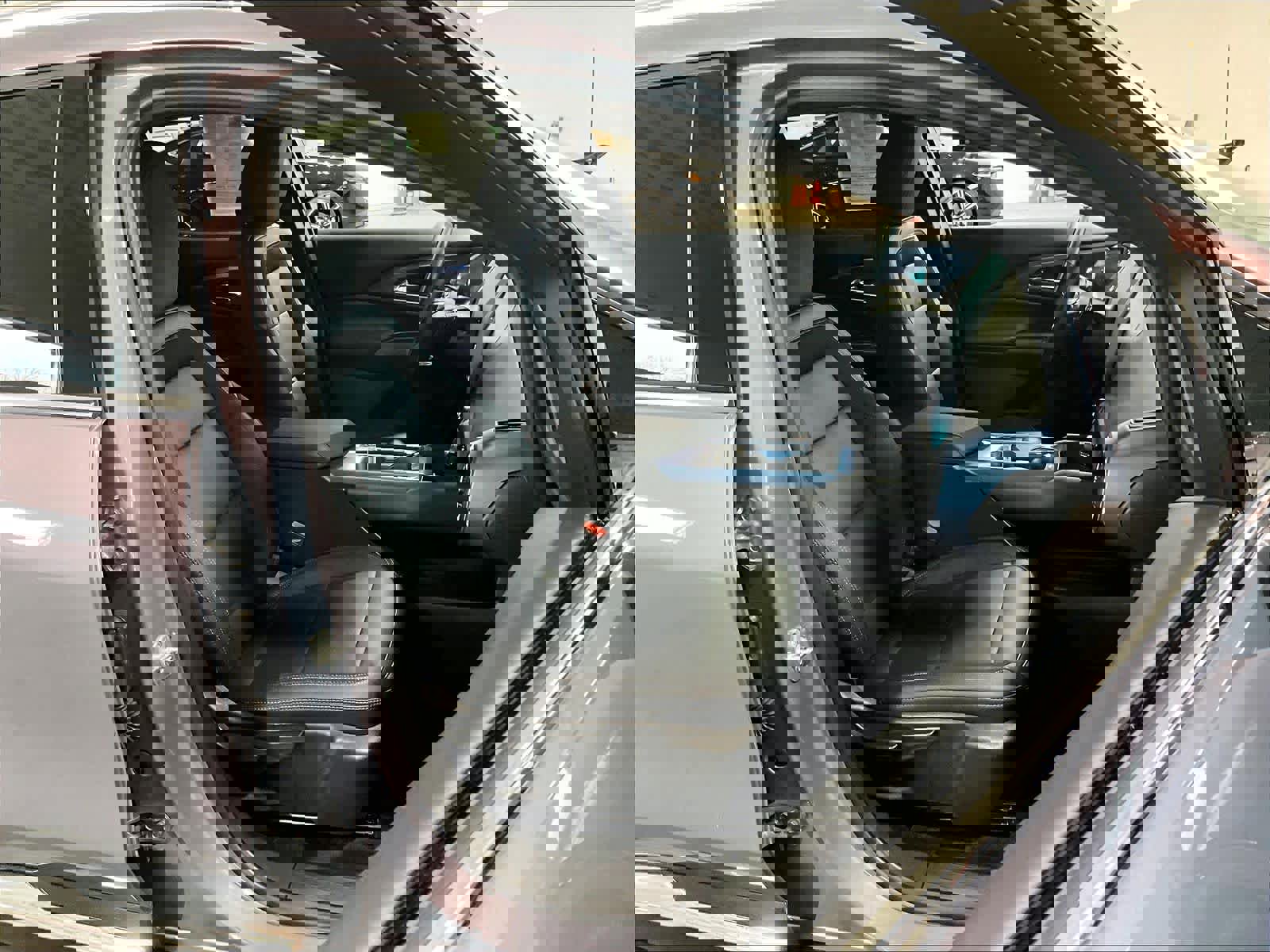 Used 2025 Chevrolet Equinox EV LT w/ Convenience Package image 11