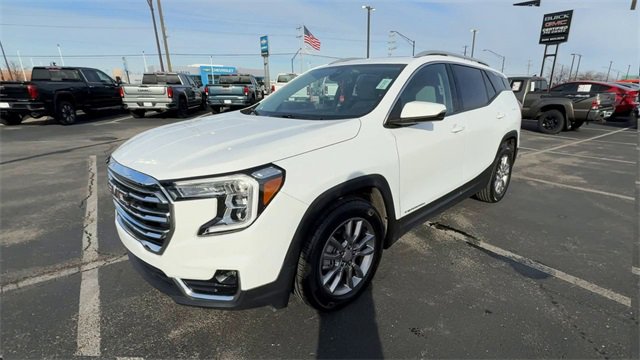 Used 2022 GMC Terrain SLT w/ Infotainment Package II image 4